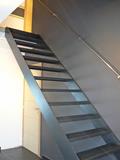 Treppe mit zwei Wangen + Handläufer plat